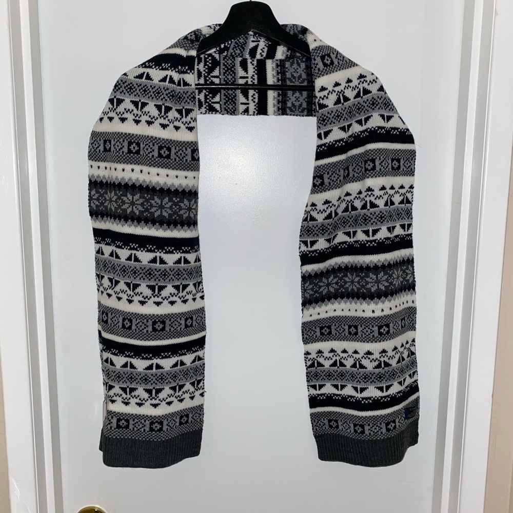 Club Room Brand Men’s Scarf!!
